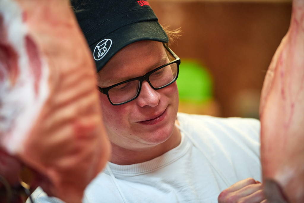 Fleischerei Dormayer | Langenzersdorf, Austria - February 12, 2019: Fleischerei Dormayer; Markus Dormayer beim begutachten des Fleisches. - Realisiert mit Pictrs.com