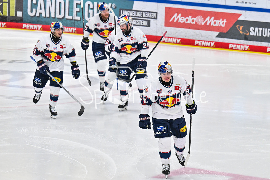 ERC Ingolstadt - EHC RB München | INGOLSTADT, GERMANY - 27. MAERZ: Jubel der Gäste nach dem Treffer zum 0-3 durch Jeremy McKENNA (RB München 91) / Tor / Torschuetze / Freude / Happy während dem Match zwischen dem ERC Ingolstadt und dem EHC RB München bei Spiel 2 des DEL Playoff Viertelfinales in der Saturn Arena