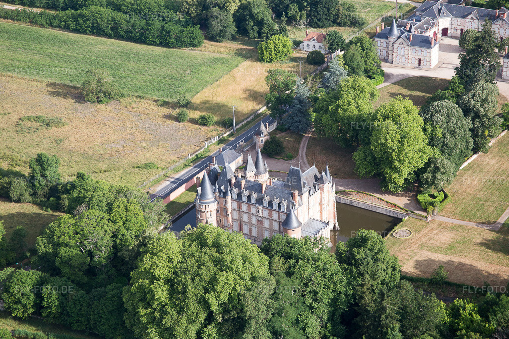 Luftbild: Château de Combreux in Combreux im Bundesland Loiret in Frankreich. Foto: IMG_082573.jpg vom 21.06.2015 durch Werner Riehm/FLY-FOTO.de