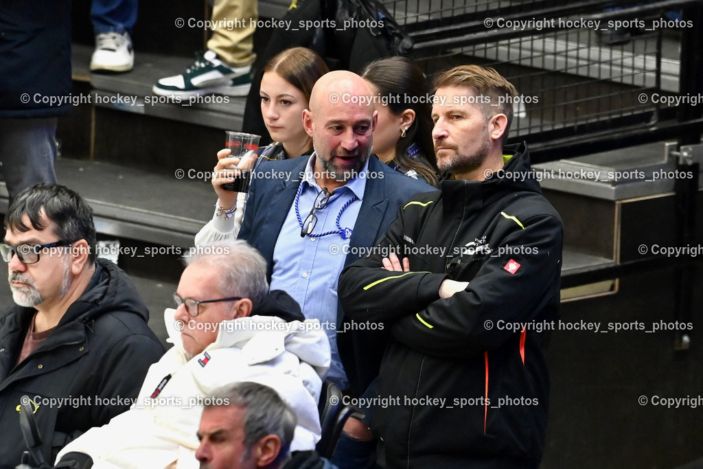 EC IDM Wärmepumpen VSV vs. HCB Südtirol Alperia | Herbert Hohenberger Sportdirektor EC VSV, Stadthalle Villach Geschäftsführer Martin Kroissenbacher, EC IDM Wärmepumpen VSV vs. HCB Südtirol Alperia, EC IDM Wärmepumpen VSV vs. HCB Südtirol Alperia am 28.12.2025 in Villach (Stadthalle Villach), Austria, (Photo by Bernd Stefan)