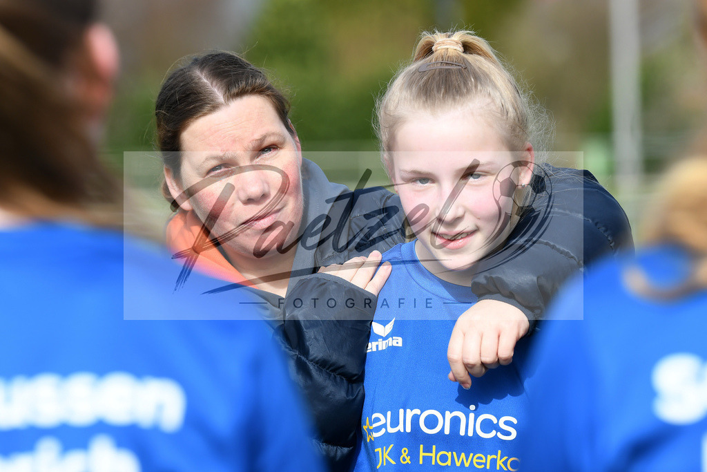 LENGRE20200229_0127 | Fussball, C-Juniorinnen:   bei dem Testspiel zwischen SC Preussen Lengerich und TSG 07 Burg Gretesch im Windmoeller &amp; Hoelscher Stadion am 29.02.2020 in Lengerich, Deutschland. - Realisiert mit Pictrs.com