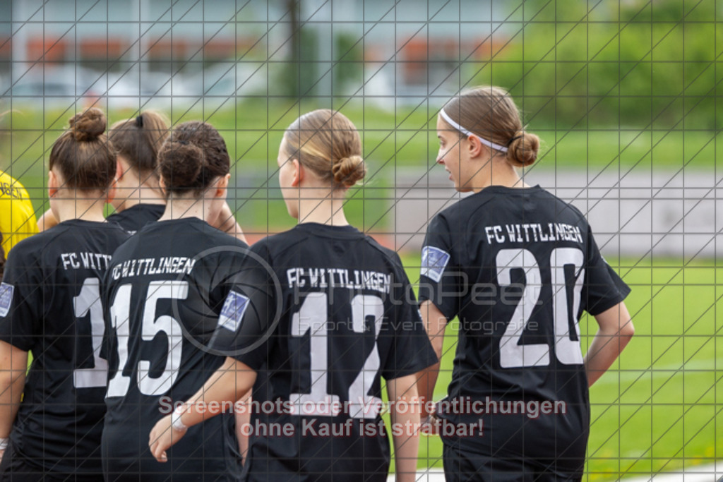 20250426_135859_0022 | #,1.FC Donzdorf (rot) vs. FC Wittlingen (schwarz), Fussball, EnBW-Oberliga B -Juniorinnen, 20. Spieltag, Saison 2024/2025, Rasenplatz, Lautertal Stadion, Süßener Straße 16, 73072 Donzdorf, 26.04.2025 - 14:00 Uhr,Foto: PhotoPeet-Sportfotografie/Peter Harich