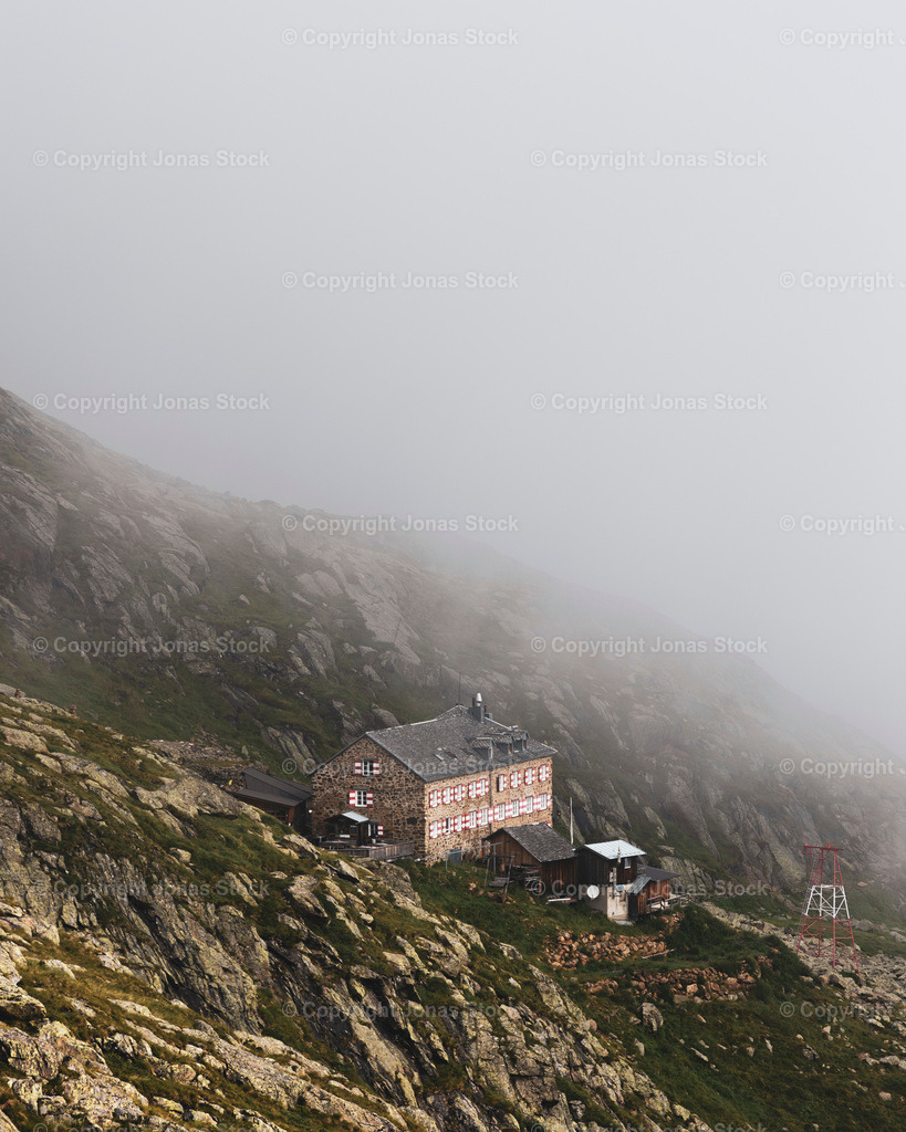 Nürnberger Hut | The Nürnberger Hut in the Stubai Alps.  - Realisiert mit Pictrs.com