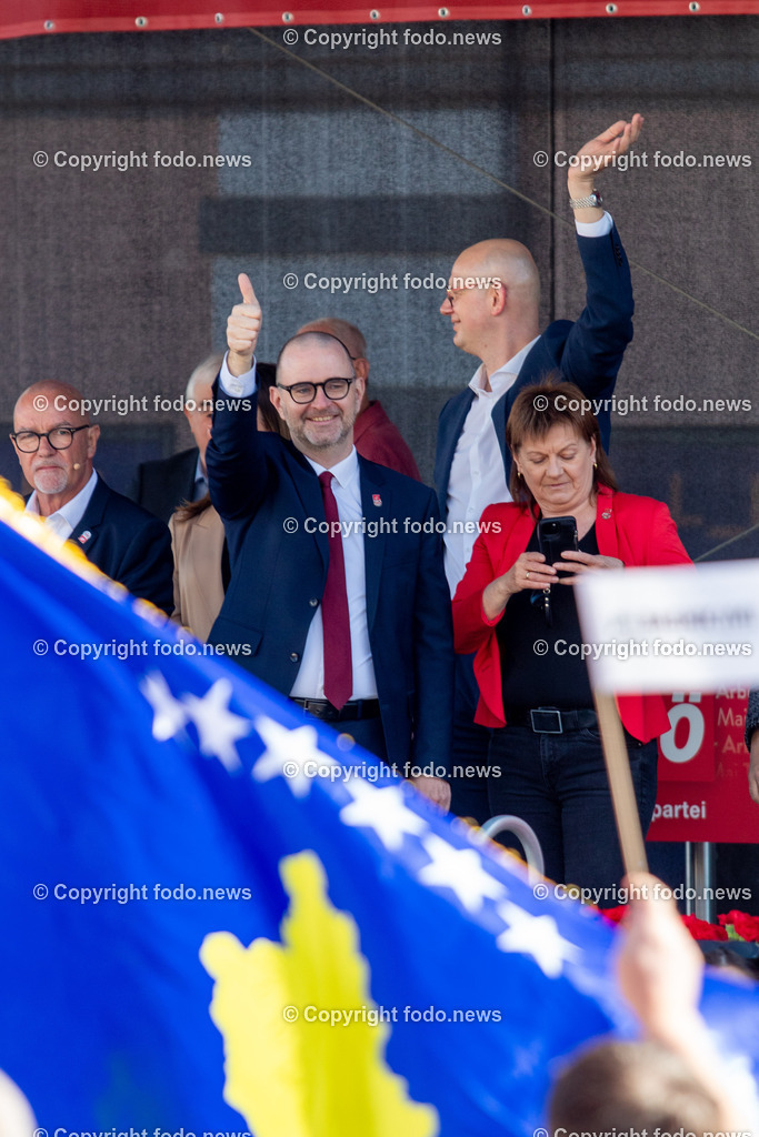 Hauptplatz Linz_ 1. Mai Umzug 2025_ 01.05.2025-20 | 01.05.2025, Hauptplatz Linz, AUT, Hauptplatz Linz, im Bild 1. Mai Umzug 2025 Linz Hauptplatz, SPOE, GR Stefan Gigler (SP), Dietmar Prammer (SP, Bgm. der Stadt Linz), Karin Hoerzing (SP, Vize-Bgmin. der Stadt Linz)