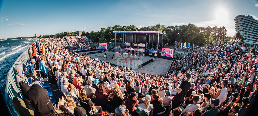 Beachvolleyball | Männer | Finale | Deutsche Meisterschaften 2025 Timmendorfer Strand | 07.09.2025 | Die ausverkaufte Arena am Timmendorfer Strand totale