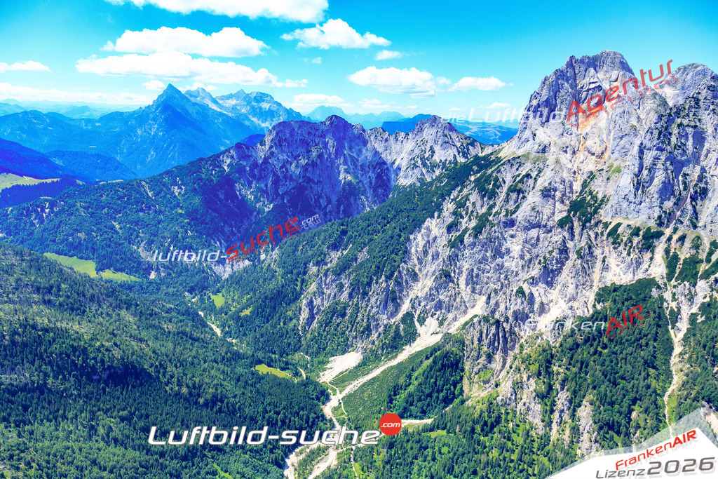 Die Luftaufnahme Hirschbichlstrasse - Ramsau Berchtesgaden wurde 2017 mittels Flugzeug (keine Drohne) erstellt. Perfekte Schärfe und Druck- Auflösung- Garantiert!