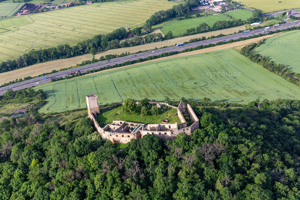 Luftbild: Burg Gleichen im Ortsteil Wandersleben in Drei Gleichen im Bundesland Thüringen in Deutschland. Foto: IMG_007686.jpg vom 15.06.2021 durch Werner Riehm/FLY-FOTO.de