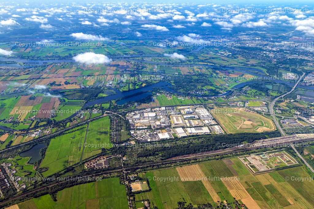 Hamburg_Süderelbe_Hoch_ELS_0245200823 | HAMBURG 20.08.2023 Industrie- und Gewerbegebiet an der Straße Hermann-Wüsthof-Ring im Ortsteil Allermöhe in Hamburg, Deutschland. // Industrial and commercial area on street Hermann-Wuesthof-Ring in the district Allermoehe in Hamburg, Germany. Foto: Martin Elsen