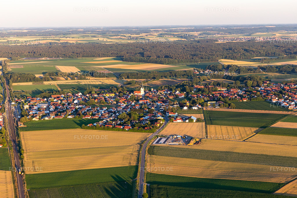 Luftbild:  in Sünching im Bundesland Bayern in Deutschland. Foto: IMG_133323.jpg vom 03.07.2022 durch Werner Riehm/FLY-FOTO.deGemeinde Sünching | Gemeinde Sünching
