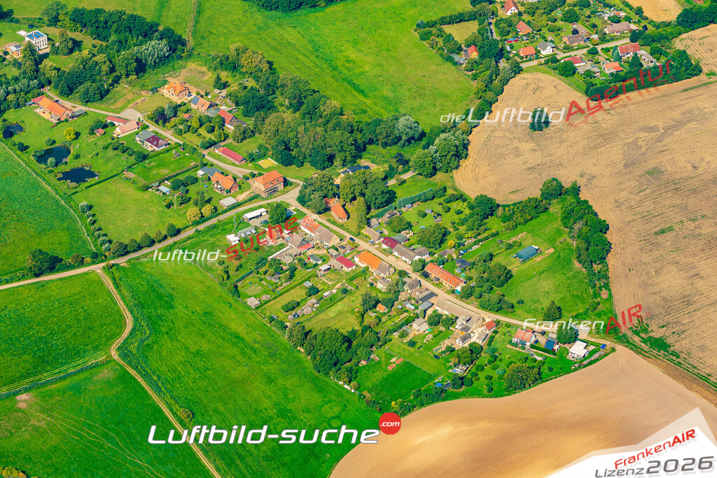 Luftaufnahme Zaschendorf Dorfstraße Kuhlen-Wendorf - Die Luftaufnahme wurde 2025 vom UL-Flugzeug heraus erstellt ( ohne Drohne ) - Hochauflösende Luftaufnahme - für professionelle Ausdrucke geeignet. Die Geschenkidee !Mit Lizenz und Bildrechte bestellbar