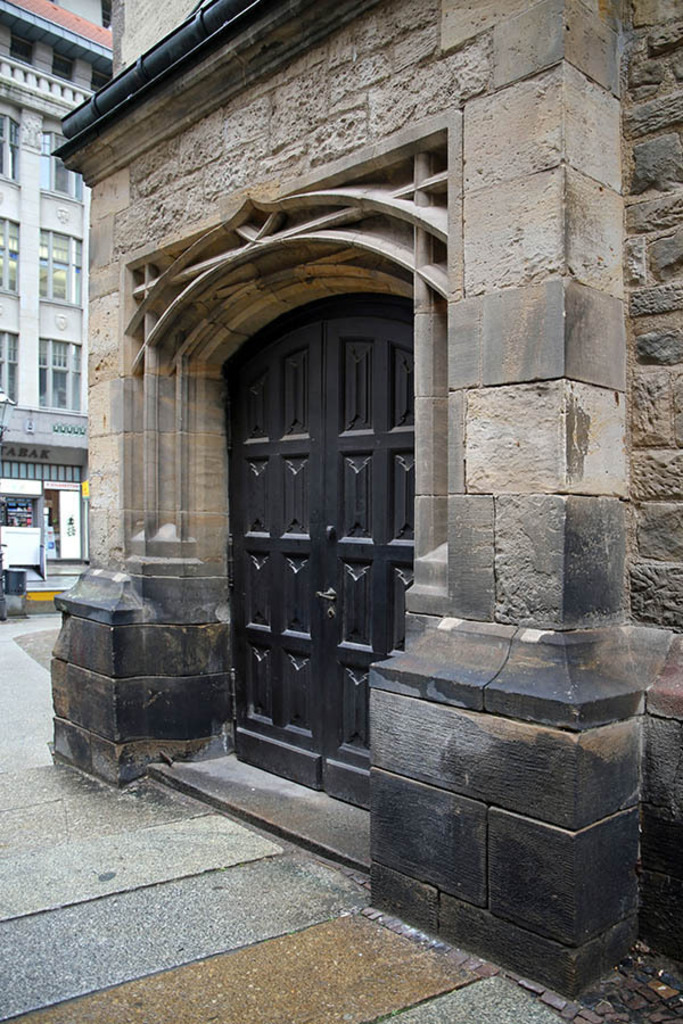Bildlexikon Leipzig - Nikolaikirche | Das Team hinter BILDLEXIKON LEIPZIG bündelt historische wie aktuelle Informationen über die Stadt Leipzig in Text und Bild auf einer Plattform und stellt diese der interessierten Öffentlichkeit zur Verfügung.