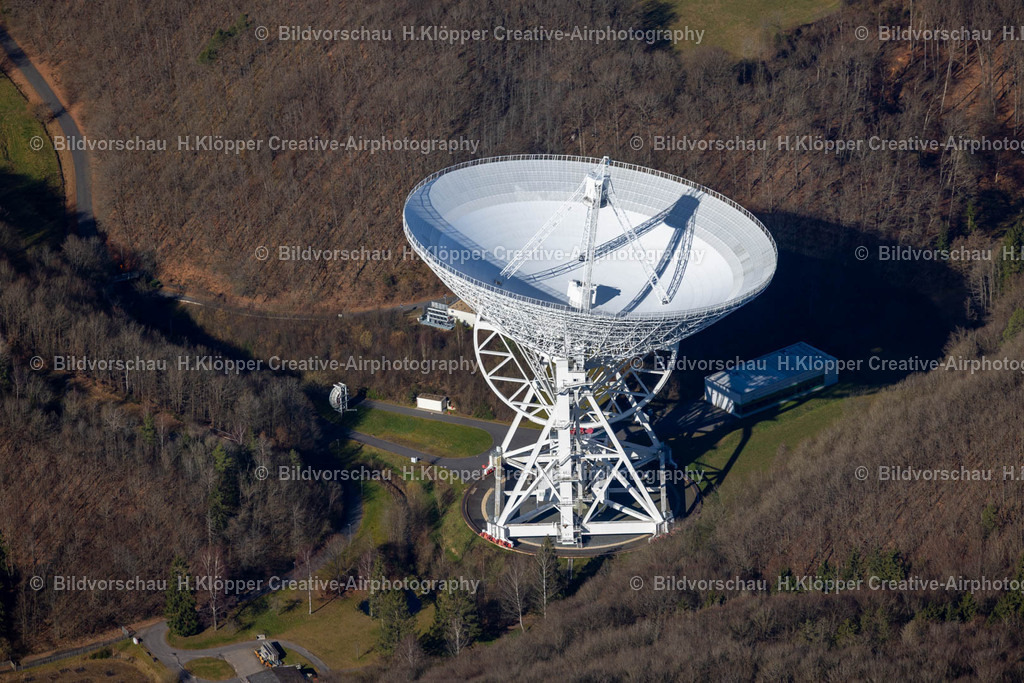 Luftbild Effelsberg-9870 | LuftbildfotografieParabolspiegel von Satellitenschüsseln des Radioteleskopes im Ortsteil Effelsberg in Bad Münstereifel im Bundesland Nordrhein-Westfalen, Deutschland. - Realized with Pictrs.com