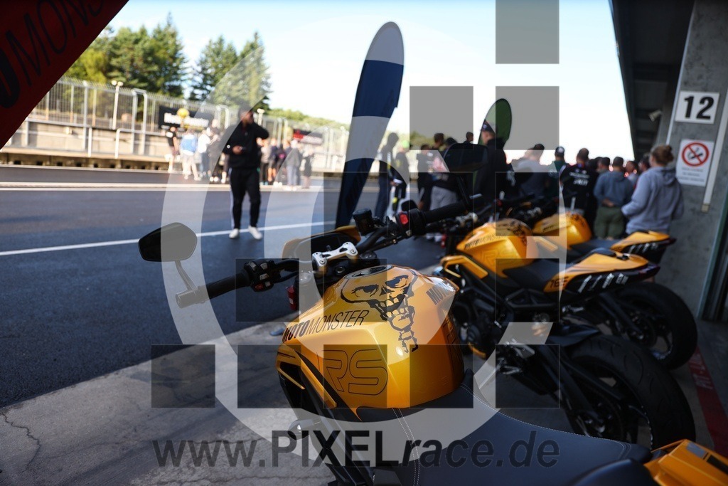 social-20250829_00043 | Schöne Erinnerungen an spannende Momente - das festzuhalten ist unser Job. PIXELrace.de ist seit 2003 auf den Rennstrecken Europas unterwegs um die Action draußen beim Fahren und die wunderbare Stimmung imm Fahrerlager für euch einzufangen.