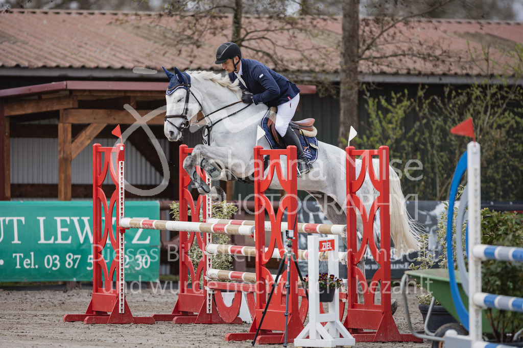 230411_Mühlen_03SprPf-L-309 | Deine schönsten Turniermomente als professionelle Fotos! Entdecke hochwertige Pferdesport-Fotografie im Online-Shop. Jetzt Fotos finden & bestellen!