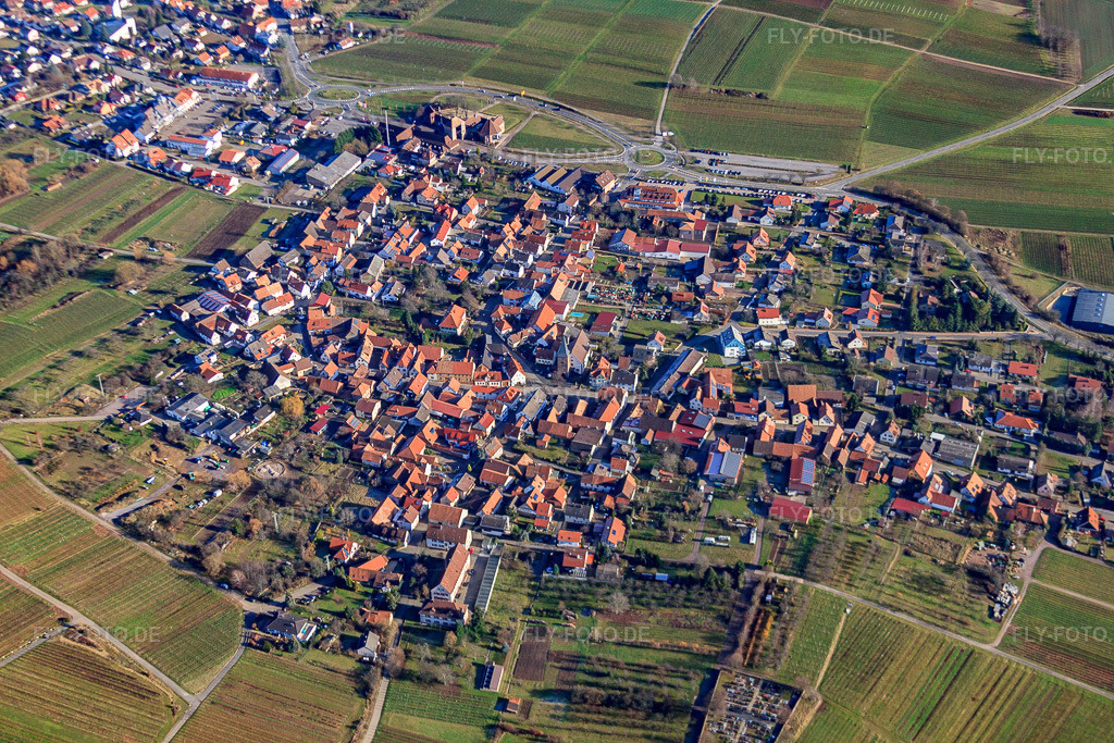 Luftbild: Dorfübersicht mit Deutsches Weintor von Westen im Ortsteil Schweigen in Schweigen-Rechtenbach im Bundesland Rheinland-Pfalz in Deutschland. Foto: IMG_48379.jpg vom 11.12.2011 durch Werner Riehm/FLY-FOTO.deAuflösung des Originals: 4752 x 3168 px