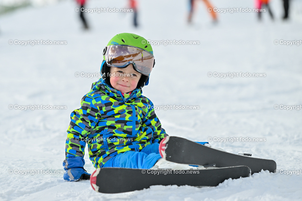 Hochficht_ Skigebiet_ Boehmerwald_ 04.02.2023-53 | 04.02.2023, Hochficht, AUT, Skigebiet Hochficht, Boehmerwald, im Bild Kinder bei Skifahren, Piste, Ski, Schnee, Skischule