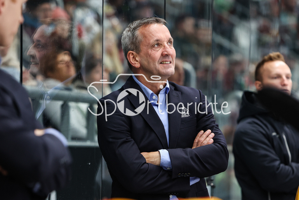 Augsburger Panther - Fischtown Pinguins Bremerhaven | Bremerhaven Trainer Thomas POPIESCH in Aktion