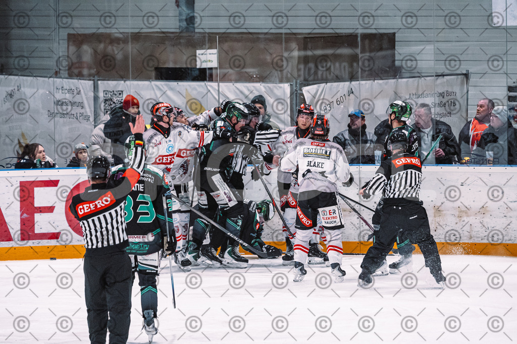 Alligators_vs_Memmingen_05_12_2025-189 | Höchstadt Alligators Fotogalerie: Eishockey-Action aus Franken. Professionelle Spielfotos, Portraits & Stadionbilder zum Download. Jetzt entdecken! - Realisiert mit Pictrs.com