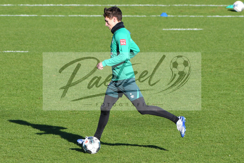 20200205_TRASVW_0031 | Fußball, Herren: Benjamin Goller (SV Werder Bremen) in Aktion, am Ball, Einzelaktion waehrend der Trainingseinheit des SV Werder Bremen im Wohninvest Weserstadion am 05.02.2020 in Bremen, Deutschland. - Realisiert mit Pictrs.com