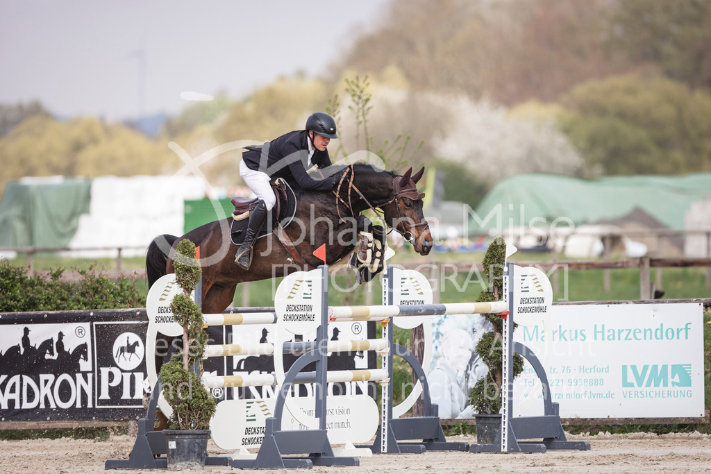 250416_M2-Springen-458 | Deine schönsten Turniermomente als professionelle Fotos! Entdecke hochwertige Pferdesport-Fotografie im Online-Shop. Jetzt Fotos finden & bestellen!