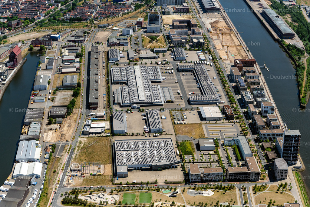 4029375 | BREMEN 01.06.2020 Gebäude des Großmarkt und Großhandelszentrum am Hafenbecken der Weser im Ortsteil Überseestadt in Bremen, Deutschland. // Building of the wholesale center on Hafenbecken of Weser in the district Ueberseestadt in Bremen, Germany. Foto: Gerhard Launer