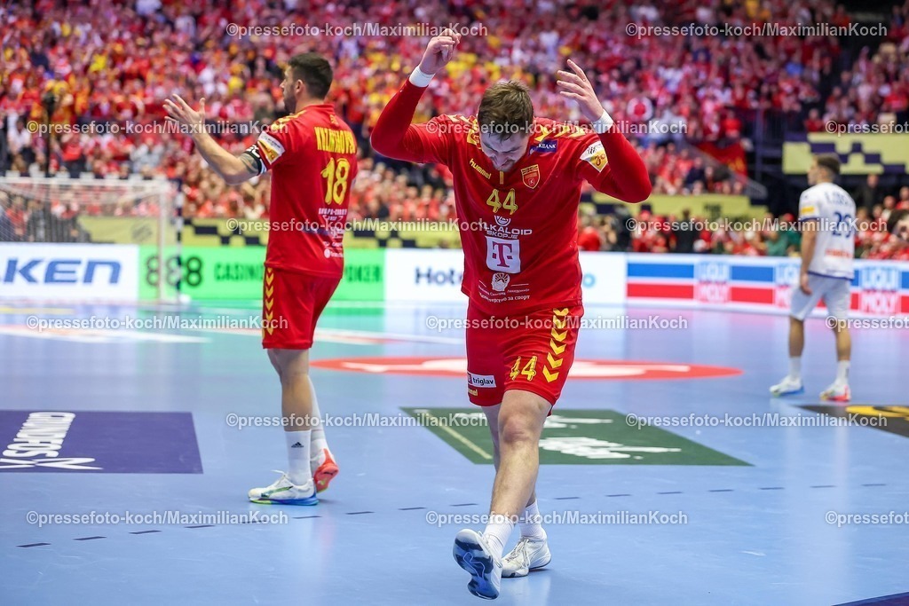 EHF18012601115 | 18.01.2026, Handball, Men's EHF EURO 2026, Portugal - Nordmazedonien, Jyske Bank Boxen in Herning, Dänemark, Preliminary Round:  Mihail Alarov (North Macedonia #44)  reagiert nach dem 29:29 Unentschieden