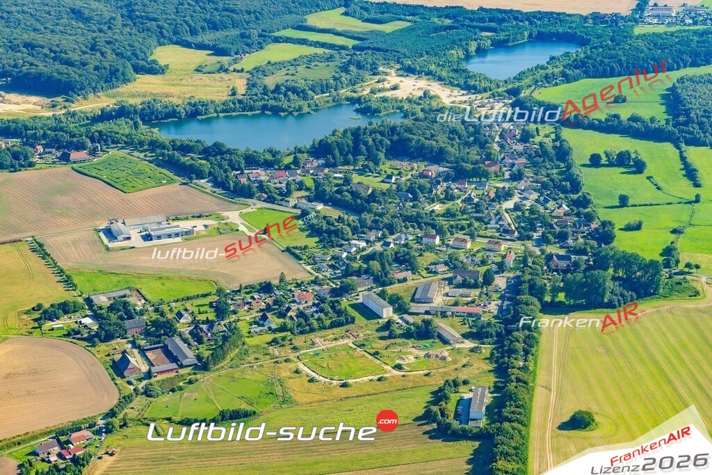 Neue Luftbildaufnahme der Stadt Zirkow - Das Luftbild wurde 2025 vom UL-Flugzeug heraus erstellt ( keine Drohnenaufnahme ) - Hochauflösende Luftaufnahme - für Wandbilder und großformatige Ausdrucke geeignet. Das besondere Geschenk!Hier alle&nbsp;Infos zur Lizenzierung der LuftaufnahmeWir fliegen auch dieses Jahr wieder in Ihre Region um Luftbilder zu erstellen.- Luftbild anfragen