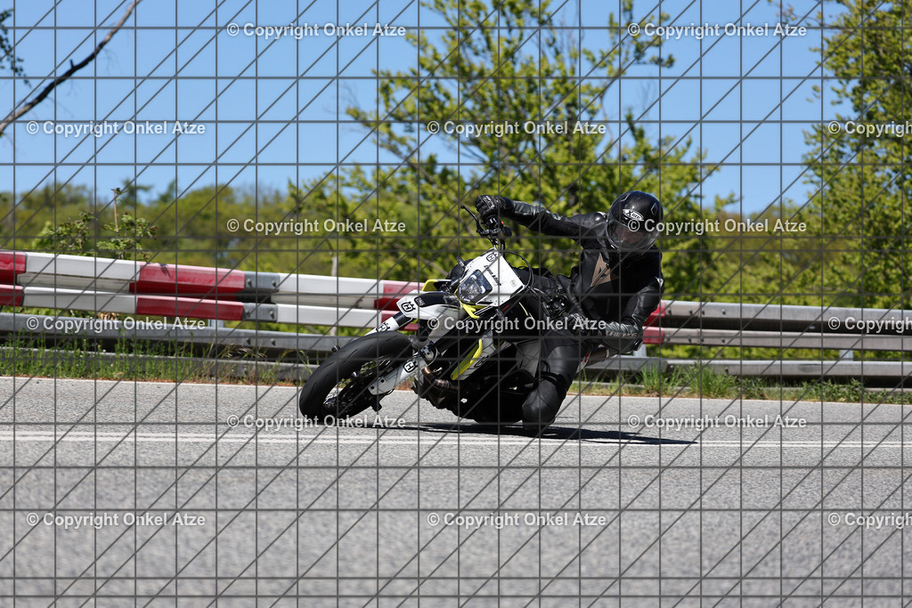 IMG_9640 | Fotograf am Kyffhäuser. Onkel Atze. Kyffhäuser Rennstrecke. Café36. Motorsportfotografie. - Realisiert mit Pictrs.com