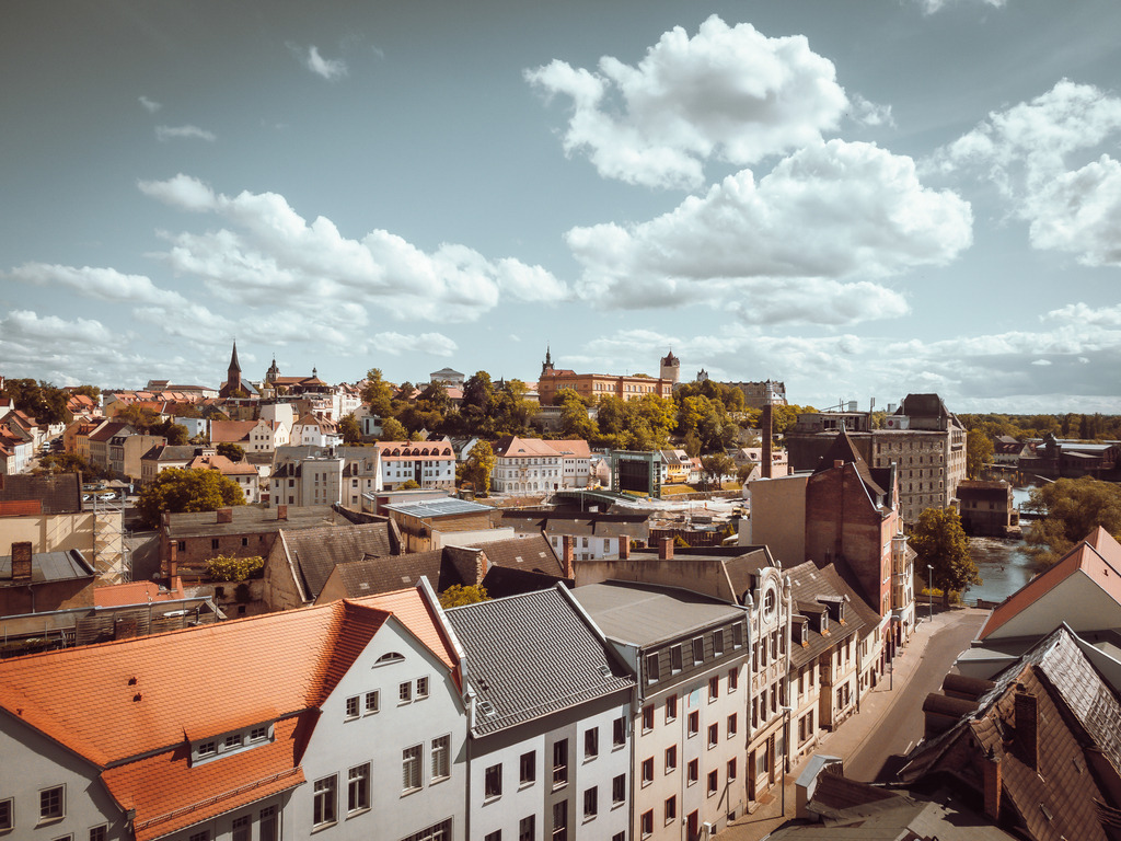 Bernburg-Blick über die Dächer der Stadt | Ein Blick über die Dächer der Stadt gewährt ungewohnte Ansichten. - Realisiert mit Pictrs.com