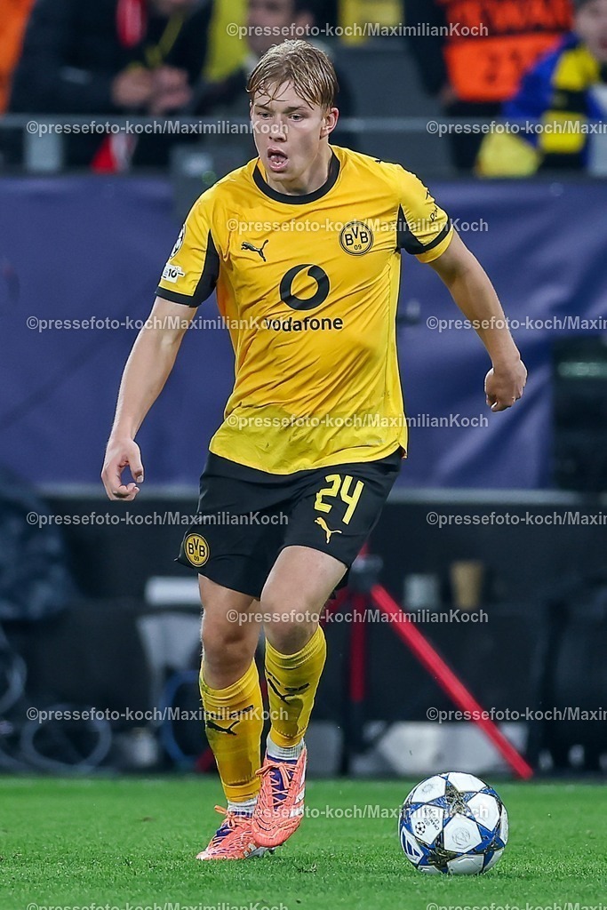 UCL01102501251 | 01.10.2025, Fußball, UEFA Champions League, Borussia Dortmund - Athletic Club Bilbao, BVB Stadion, 2. Spieltag, Saison 2025 2026: Daniel Svensson (BVB #24)  Regulations prohibit any use of photographs as image sequences and or quasi-video.