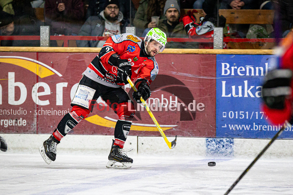 TSV Peißenberg MINERS gegen EHC Waldkraiburg DIE LÖWEN | Eishockey Bayernliga Herren Vorrunde 2024/25, TSV Peißenberg MINERS gegen EHC Waldkraiburg DIE LÖWEN, 20250124,Dejan VOGL (MINERS 23) in Aktion, Freisteller,2025-01-24 in Peißenberg (Eisstadion Peißenberg)Dejan VOGL (MINERS 23)Copyright: WolfgangxLindner foto-lindner.de