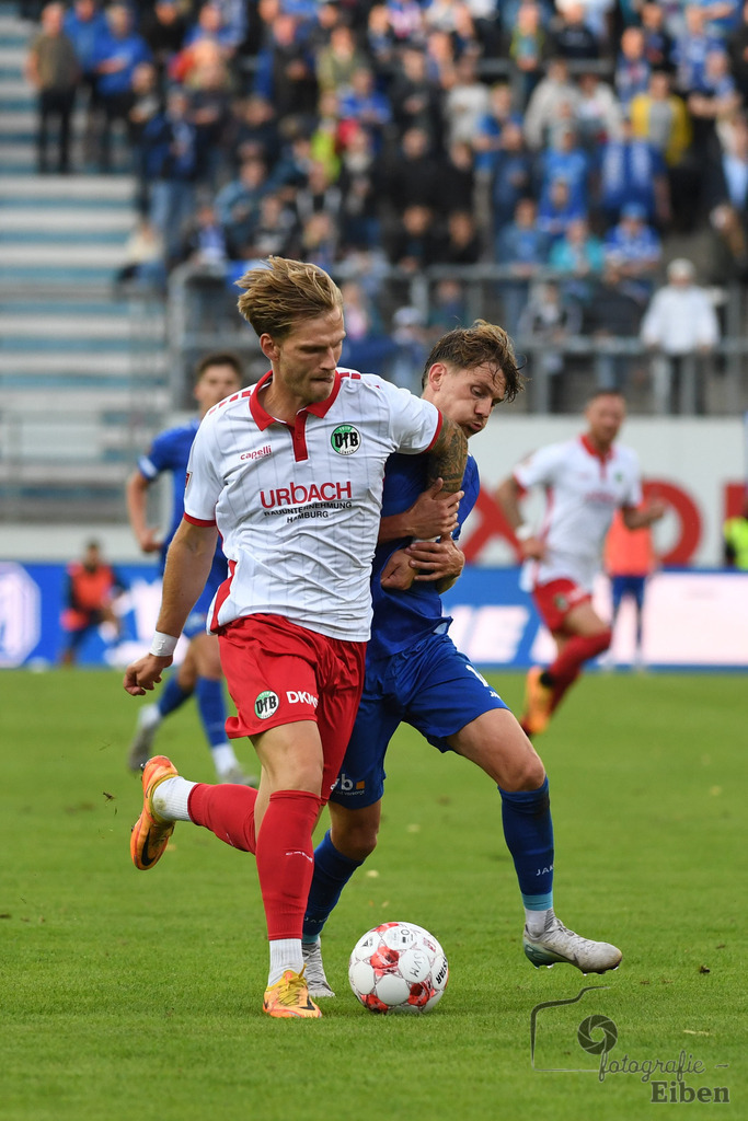 SV Meppen-VfB Lübeck | Herren Regionalliga Nord; SV Meppen (blau)-VfB Lübeck (weiß) am 01.08.2025 in Meppen (Hänsch-Arena), Photo: Philip Eiben 2025 - Realisiert mit Pictrs.com