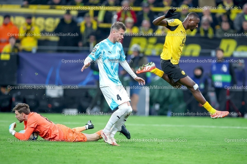 UCL10122501059 | 10.12.2025, Fußball, UEFA Champions League, Borussia Dortmund - FK Bodö/Glimt, BVB Stadion, 5. Spieltag, Saison 2025 2026: Serhou Guirassy (BVB #09) scheitert an Torwart Nikita Haikin (Bodo Glimt #12) und Odin Bjortuft (Bodo Glimt #04) Regulations prohibit any use of photographs as image sequences and or quasi-video.