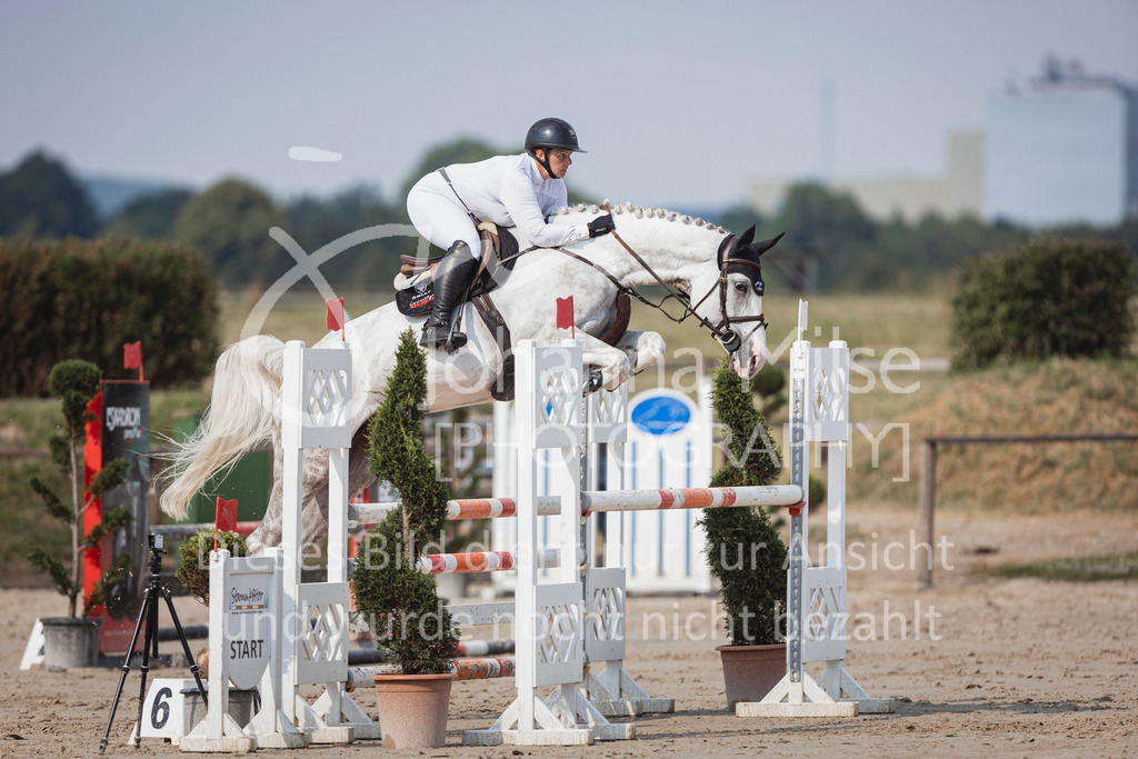 240627_LüPfSpTa_SprPf-M-232 | Deine schönsten Turniermomente als professionelle Fotos! Entdecke hochwertige Pferdesport-Fotografie im Online-Shop. Jetzt Fotos finden & bestellen!