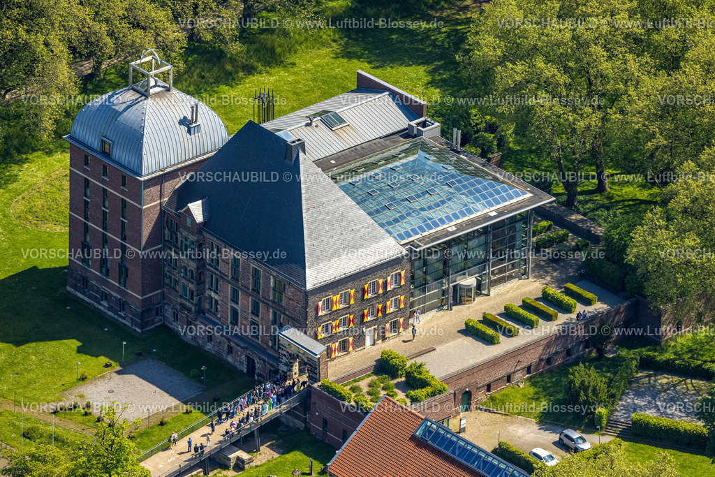 Gelsenkirchen230510808 | Luftbild, Erlebnismuseum Schloss Horst, feiernde Gäste, Horst, Gelsenkirchen, Ruhrgebiet, Nordrhein-Westfalen, Deutschland