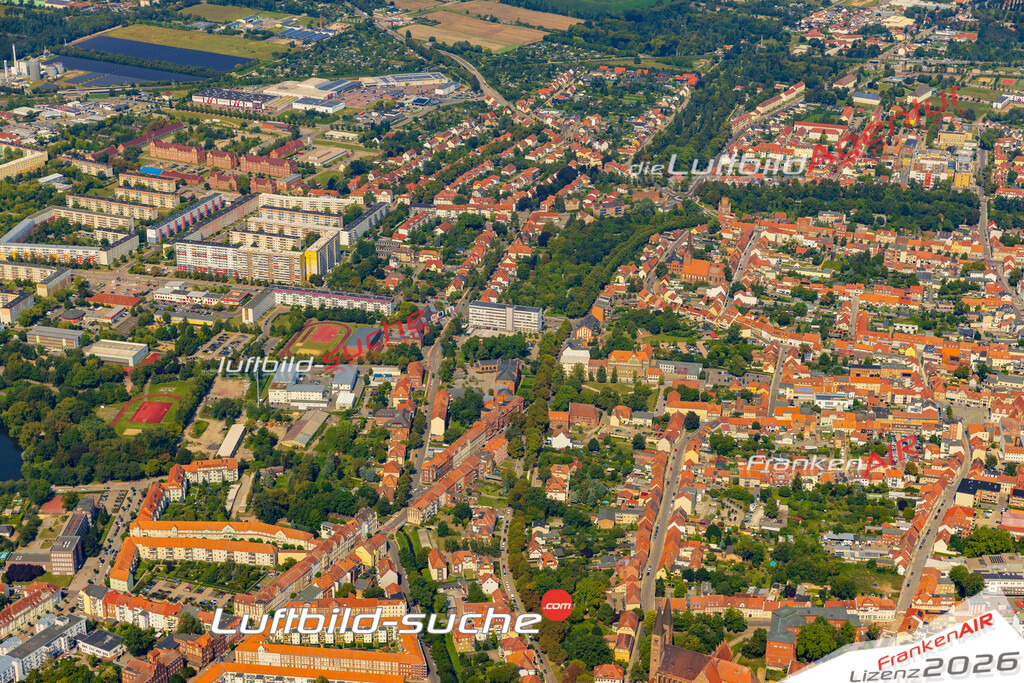 Luftbild der Stadt Stendal - Die Luftaufnahme wurde 2025 vom UL-Flugzeug heraus erstellt ( keine Drohne ) - Hochauflösende Luftaufnahme - für professionelle Ausdrucke geeignet. Die Geschenkidee !Hier alle&nbsp;Infos zur Lizenzierung der LuftaufnahmeWir fliegen auch dieses Jahr wieder in Ihre Region um Luftbilder zu erstellen.- Luftbild anfragen