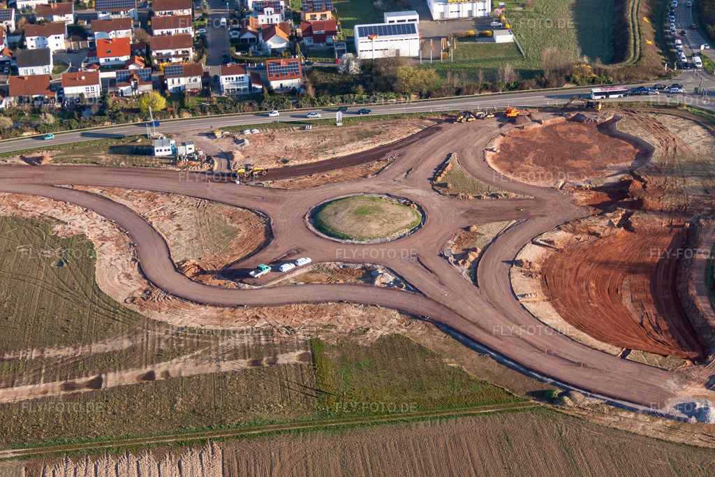 Luftbild: Baustelle des Kreisverkehr - Straßenverlauf Autobahnausfahrt Landau Mitte in der Pfalz im Ortsteil Queichheim in Landau im Bundesland Rheinland-Pfalz in Deutschland. Foto: IMG_63195.jpg vom 20.03.2014 durch Werner Riehm/FLY-FOTO.de