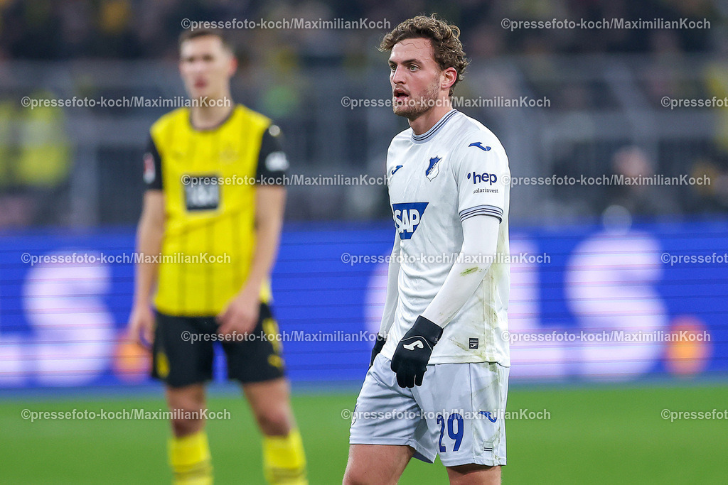 BVB15122402237 | 15.12.2024, Fußball, Borussia Dortmund - TSG 1899 Hoffenheim, 1. Fußball Bundesliga, 14. Spieltag, Signal Iduna Park, Saison 2024 2025: Jacob Bruun Larsen (Hoffenheim #29)DFB regulations prohibit any use of photographs as image sequences and or quasi-video.