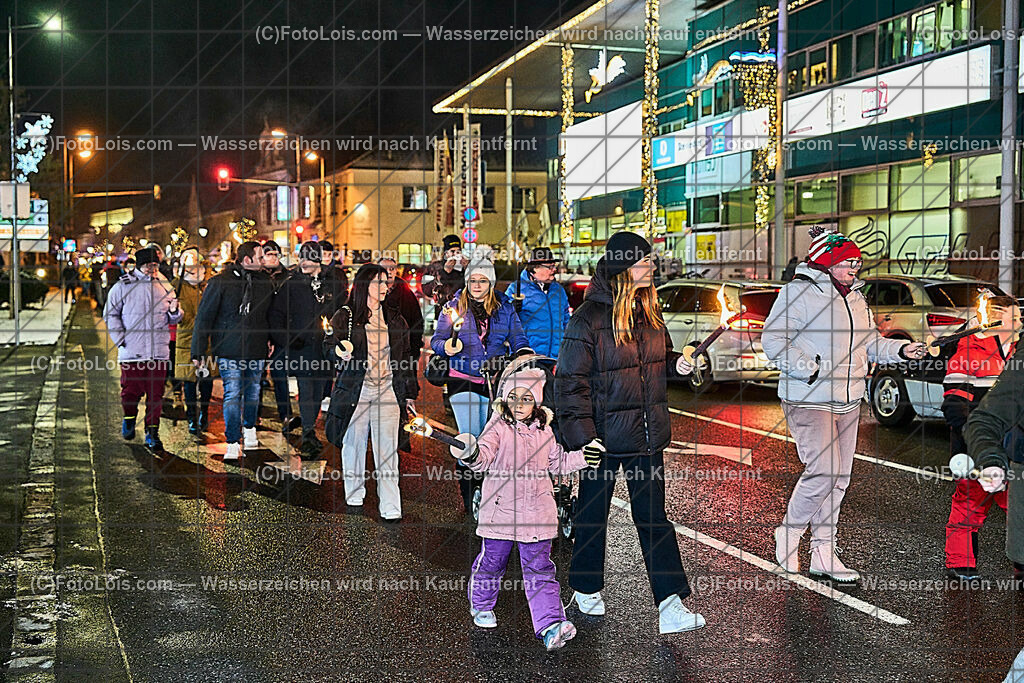 ALP9403_Wieselburger ADVENT_Wintersonnenwendfeier | (C)FotoLois.com, Alois Spandl, Wieselburger Advent, Wintersonnenwendfeier mit Umzug durch die Stadt, Sonnenwendfeuer und Perchtenlauf mit Show im Schlosspark, Mitwirkung der Partnergemeinde EINBECK, Sa 17. Dezmber 2022.