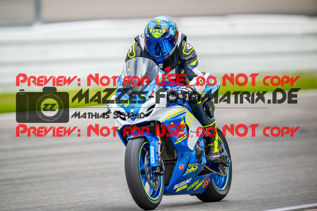 MaZZes_FotoMatrix_240702_6007705_8233 | WEISS