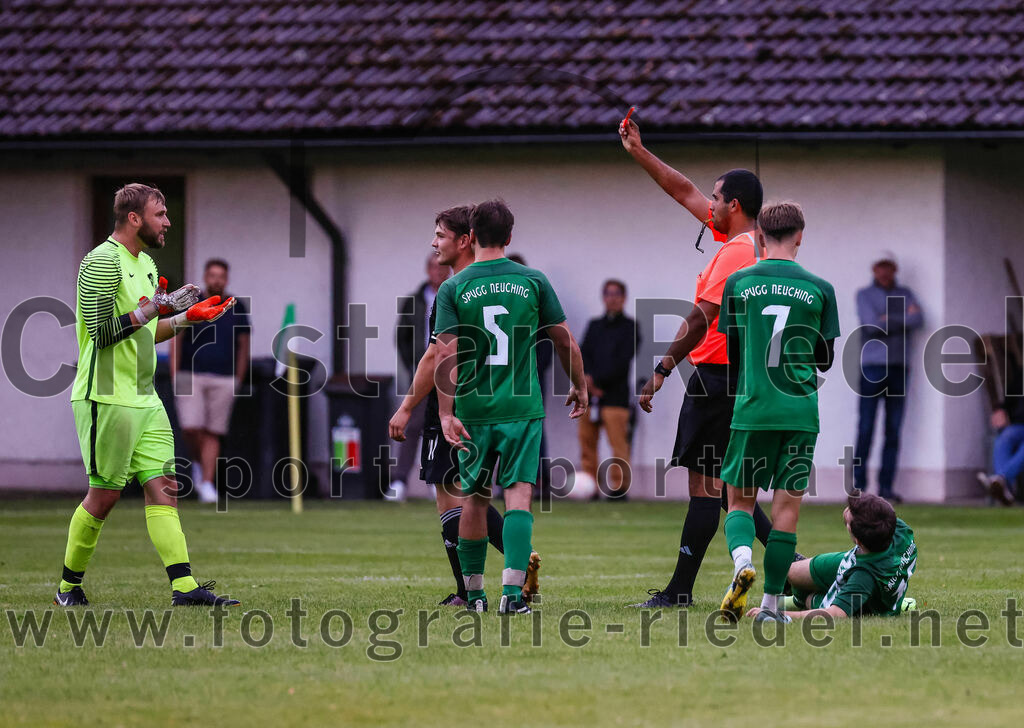 2023-07-25_099_SpVgg_Neuching_gegen_FC_Finsing | Neuching, Deutschland, 25.07.2023:
Fußball, A-Klasse 2023 / 2024, Toto Pokal, SpVgg Neuching gegen FC Finsing, Endergebnis: 2:4

Torwart Daniel Schröder (FC Finsing, #1), Johann Schindlbeck (SpVgg Neuching, #5), Schiedsrichter Marius Baumann, Sven Wagner (SpVgg Neuching, #7), Lukas Haberthaler (SpVgg Neuching, #16)

Foto: Christian Riedel / fotografie-riedel.net