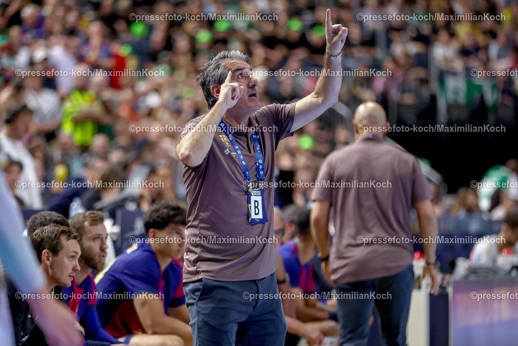KoeEHF14062502031 | 14.06.2025, Handball, Halbfinale TruckScout24 EHF FINAL4, LANXESS arena Köln, FC Barcelona - SC Magdeburg: Carlos Ortega (Barca FC Barcelona ESP #hc) gestikulierend 