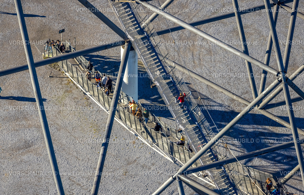 Bottrop240107285 | Luftbild, Tetraeder Skulptur, Aussichtsterrasse in Form einer dreiseitigen Pyramide, Sehenswürdigkeit auf der Halde Beckstraße, Batenbrock-Nord, Bottrop, Ruhrgebiet, Nordrhein-Westfalen, Deutschland