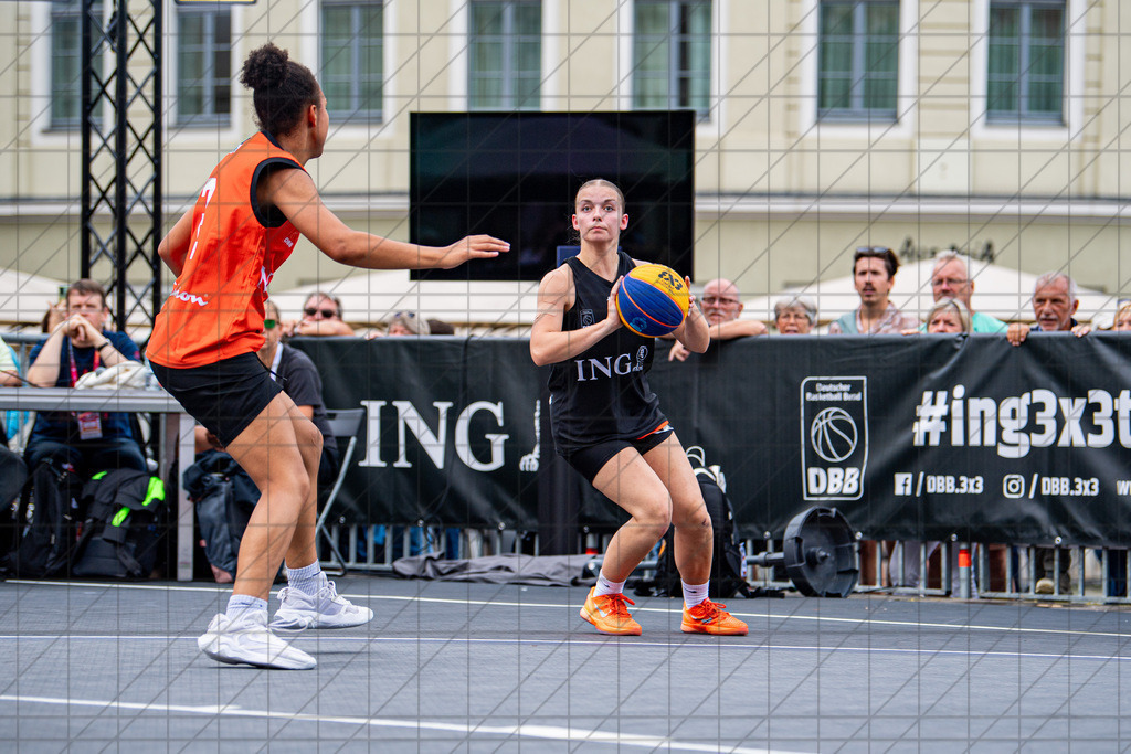 DIE FINALS 2025 | Dt. Meisterschaft 3x3 U18w | Team allfrisch JuniorPanters (black) vs. Dream Team (orange) //  01.08.25: DIE FINALS 2025 | Dt. Meisterschaft 3x3 U18w / Dresden / Deutschland  //   CREDIT:www.bullenfotos.de, Martin König, Hörner Weg 40, D-49078 Osnabrück, +4917663732967 // Nutzung und Weitergabe nur zu den vereinbarten Zwecken. Presseanfragen an Ersteller. Alle Rechte beim Ersteller. Honorierung nach MFM. - Realisiert mit Pictrs.com