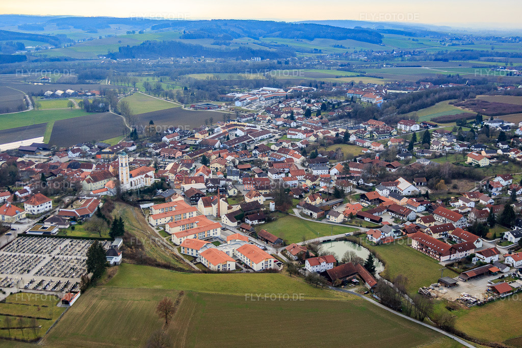 Luftbild: BRK Lebenszentrum Gräfin Arco in der Bräugasse in Bad Birnbach im Bundesland Bayern in Deutschland. Foto: IMG_085576.jpg vom 31.12.2015 durch Werner Riehm/FLY-FOTO.de