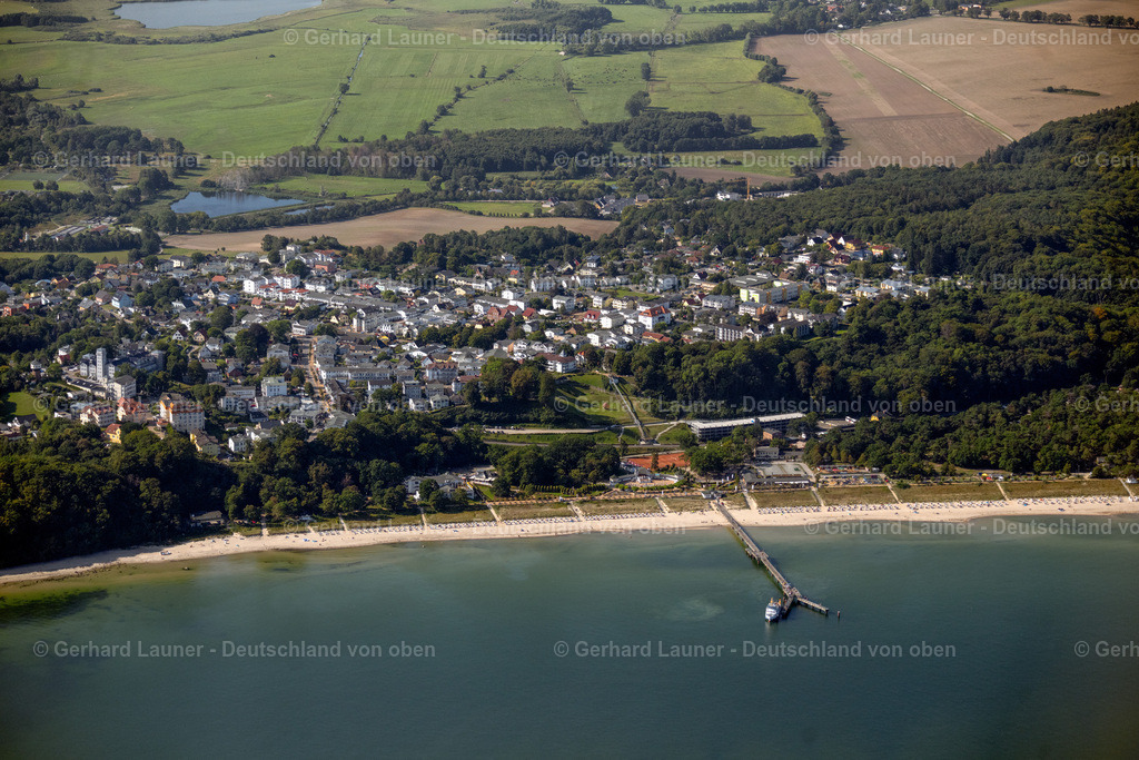 4061244 | GöHREN 08.09.2021 Inselbereich an der Ostsee am Rügen mit Blick auf das Ostseebad mit dem Ortskern in Göhren im Bundesland Mecklenburg-Vorpommern, Deutschland. // Island area on the Baltic Sea on Ruegen overlooking the Baltic Sea resort with the village center in Goehren in the state Mecklenburg - Western Pomerania, Germany. Foto: Gerhard Launer