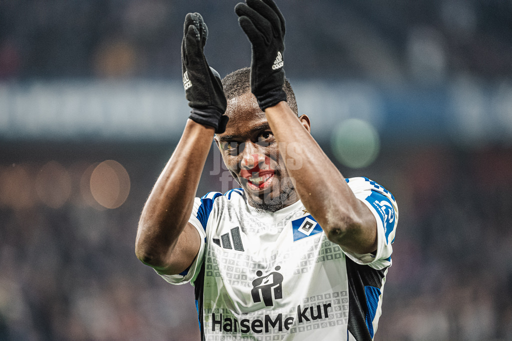 Fußball | Männer | Saison 2024/2025 | 2. Fußball-Bundesliga | 23. Spieltag | Hamburger SV vs. 1. FC Kaiserslautern | 21.02.2025 | Jean-Luc Dompe (#7, HSV) applaudiert