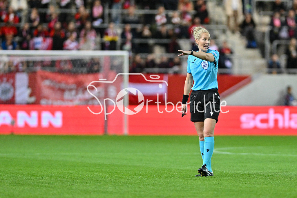 FC Bayern München Frauen - Arsenal London Frauen | im Bild Schiedsrichterin Lina LEHTOVAARA in Aktion / Freisteller / Einezlfoto / UEFA Womens Champions League: FC Bayern München Frauen - Arsenal London Frauen, FC Bayern Campus am 09.10.2024