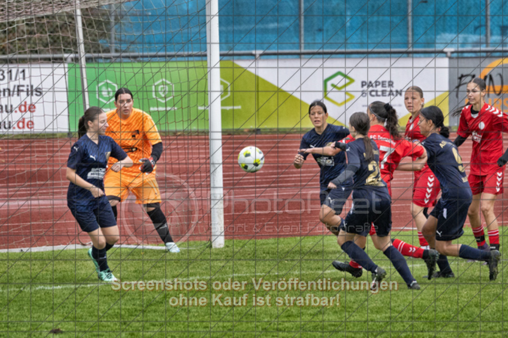 20251004_163344_0340-Bearbeitet | #,1.FC Donzdorf (rot) vs. ASV Spartania Eislingen (blau), Fussball, B-Juniorinnen-Verbandsstaffel Nord, wfv, 03. Spieltag, Saison 2025/2026, Rasenplatz, Lautertal Stadion, Süßener Straße 16, 73072 Donzdorf, 04.10.2025 - 16:00 Uhr,Foto: PhotoPeet-Sportfotografie/Peter Harich