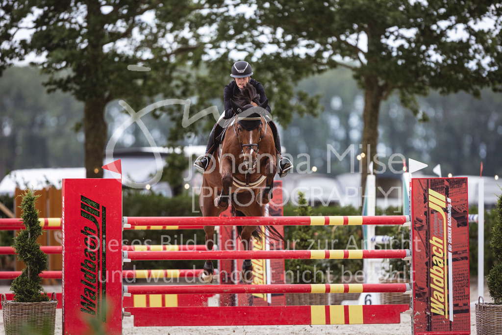 240616_Lemwerder_M2-Springen-558 | Deine schönsten Turniermomente als professionelle Fotos! Entdecke hochwertige Pferdesport-Fotografie im Online-Shop. Jetzt Fotos finden & bestellen!